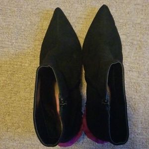 Adorable Betsy Johnson ankle boot